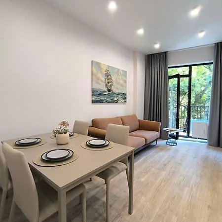 In The New Itaka House On 7th Fontana Street Apartment *
